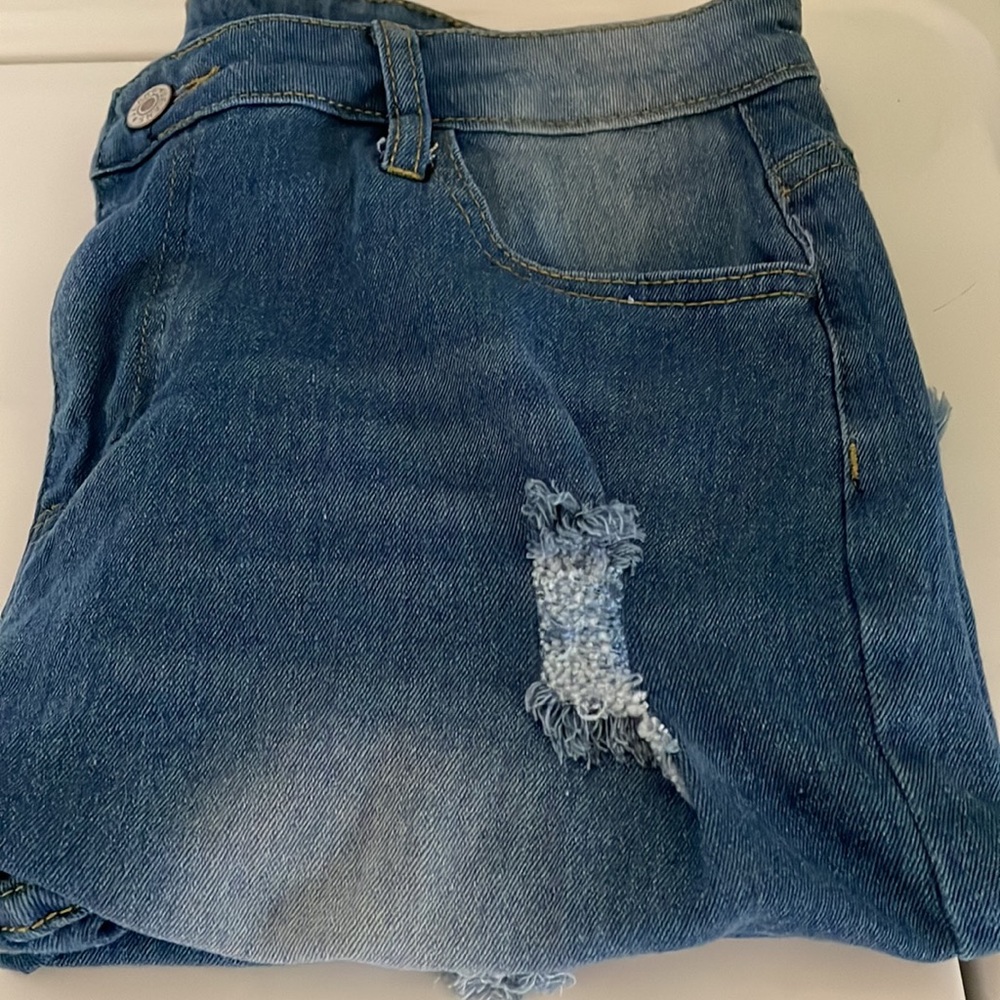 Jeans Woman’s Cutely Distressed Shorts Sz XL - Picture 8 of 8